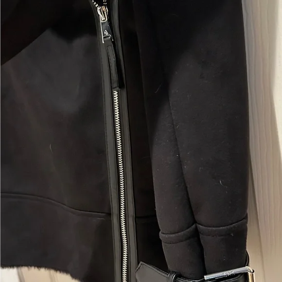 TAKING OFFERS. NO LOW BALLS. retails at $360.

LAUREN  FAUX SHEARLING JACKET - Picture 4 of 13